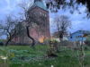 2-Zimmer-ETW mit sonniger Terrasse, in der Nähe der Ostsee ! Keine Käuferprovision - Blick zur Kirche Dämmerung